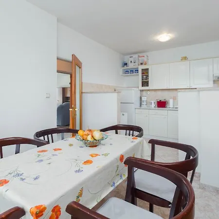 Apartment In Porec/istrien 40021 Porec